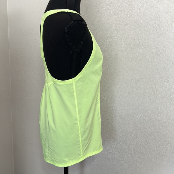 Women’s Lululemon Lightweight Tank Lime Green Size 4 EUC - Picture 3 of 10